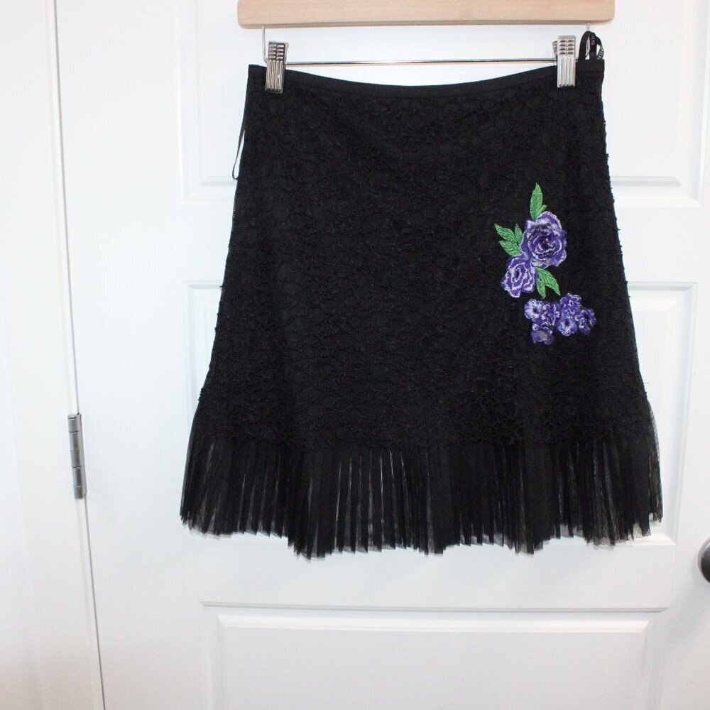 Tadashi‎ Shoji Size 0 Lace And Embroidered Floral with Pleated Bottom Black Mini